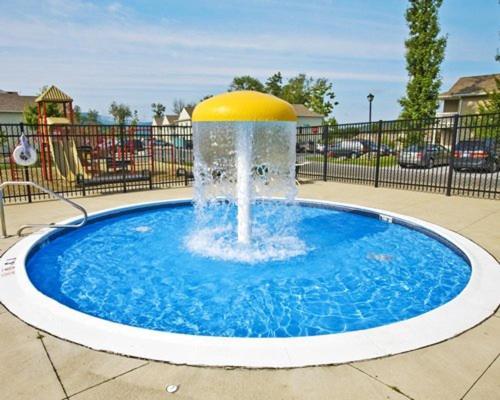 Vacation Village In The Berkshires Hancock Eksteriør billede A splash pad