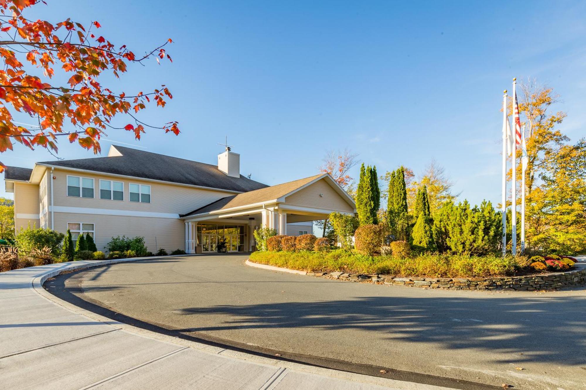 Vacation Village In The Berkshires Hancock Eksteriør billede The entrance to the Ramada Inn in 2014