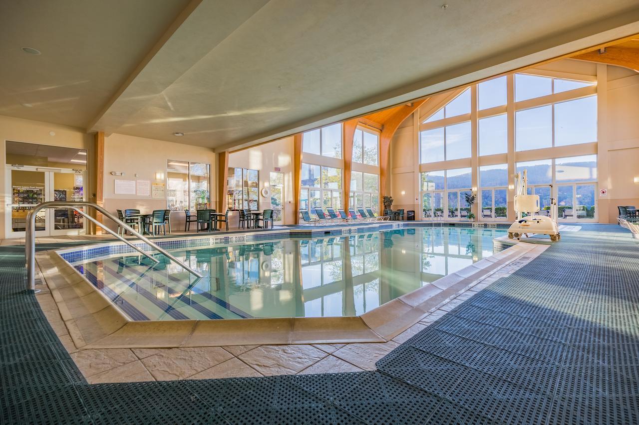 Vacation Village In The Berkshires Hancock Eksteriør billede The pool at the Hotel