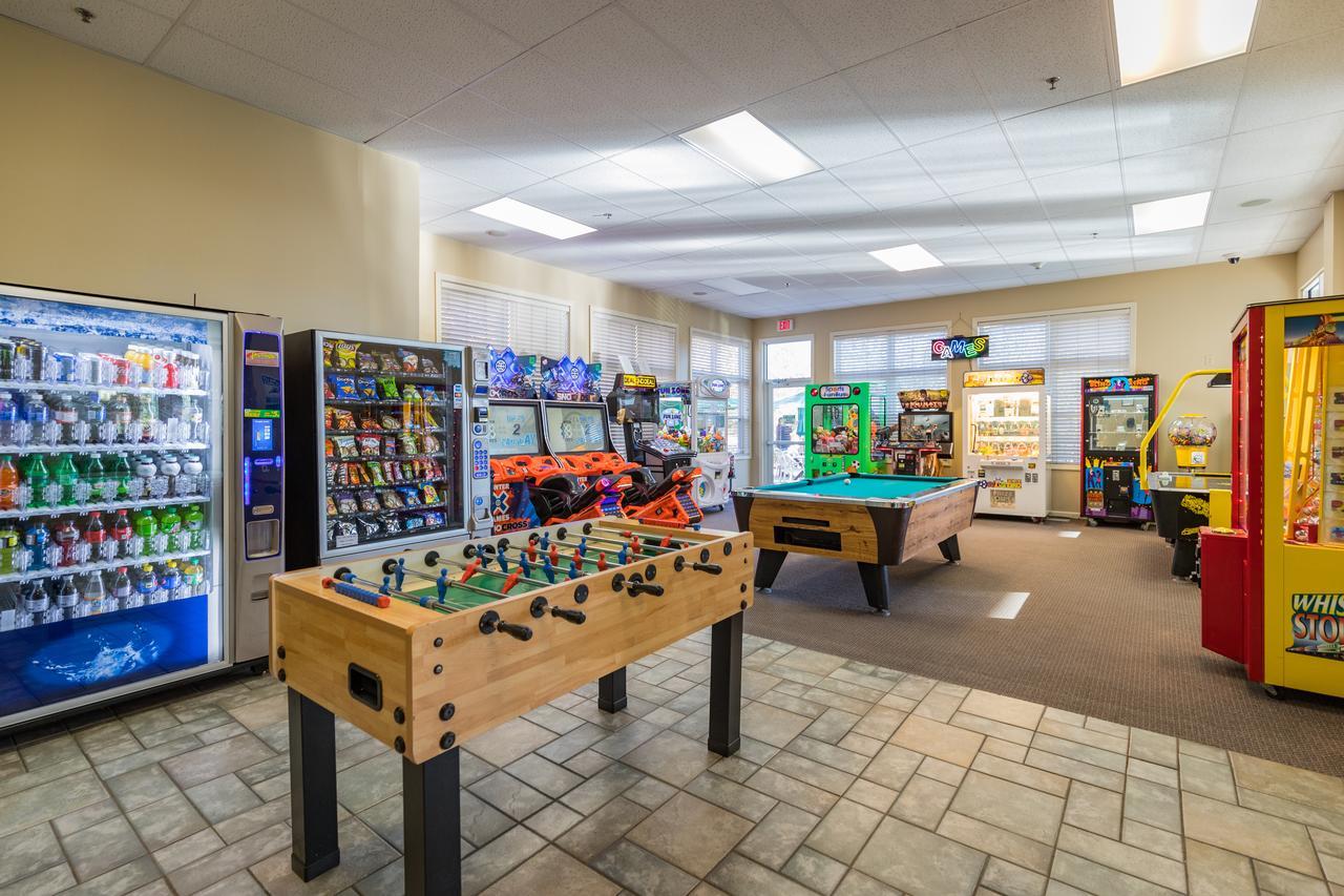 Vacation Village In The Berkshires Hancock Eksteriør billede The game room at the station
