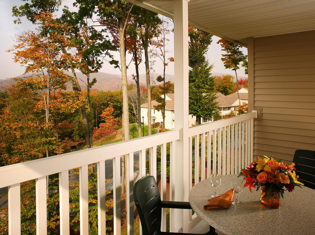 Vacation Village In The Berkshires Hancock Eksteriør billede A typical balcony at the Inn at the Opera House