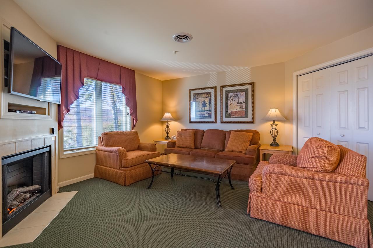 Vacation Village In The Berkshires Hancock Eksteriør billede Living room