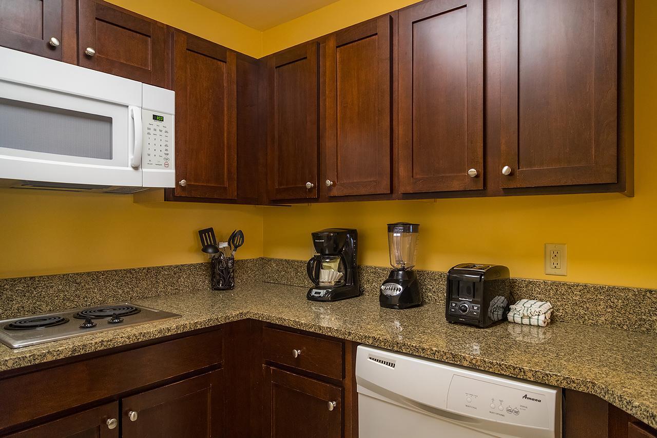 Vacation Village In The Berkshires Hancock Eksteriør billede A typical kitchen in a Marriott Vacation Club villa